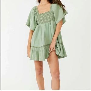 Free People Easy to Love sage green babydoll smocked mini Dress medium 8-10